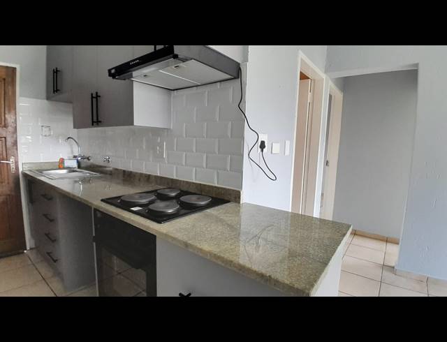 2 BEDROOM APARTMENT FOR SALE IN KEMPTON PARK CENTRAL